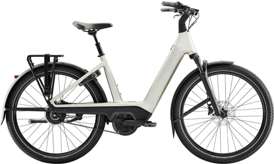 Trek Charter+ 4 Enviolo Belt Lowstep 800 Wh E-Bike Wave 27,5" lunar silver